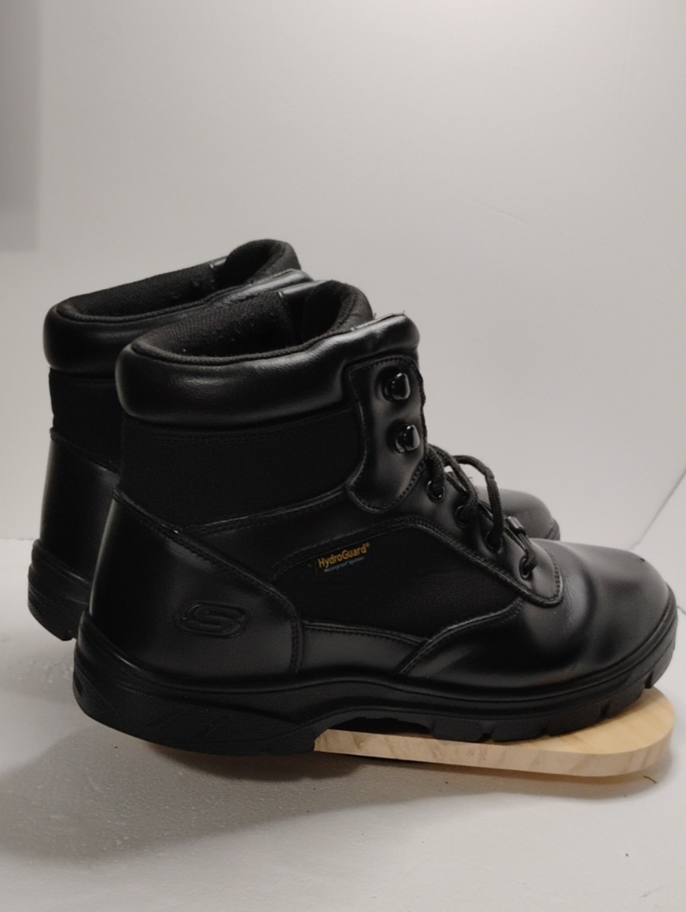 Skechers Men’s Black HydroGuard Lace-Up Safety Boots